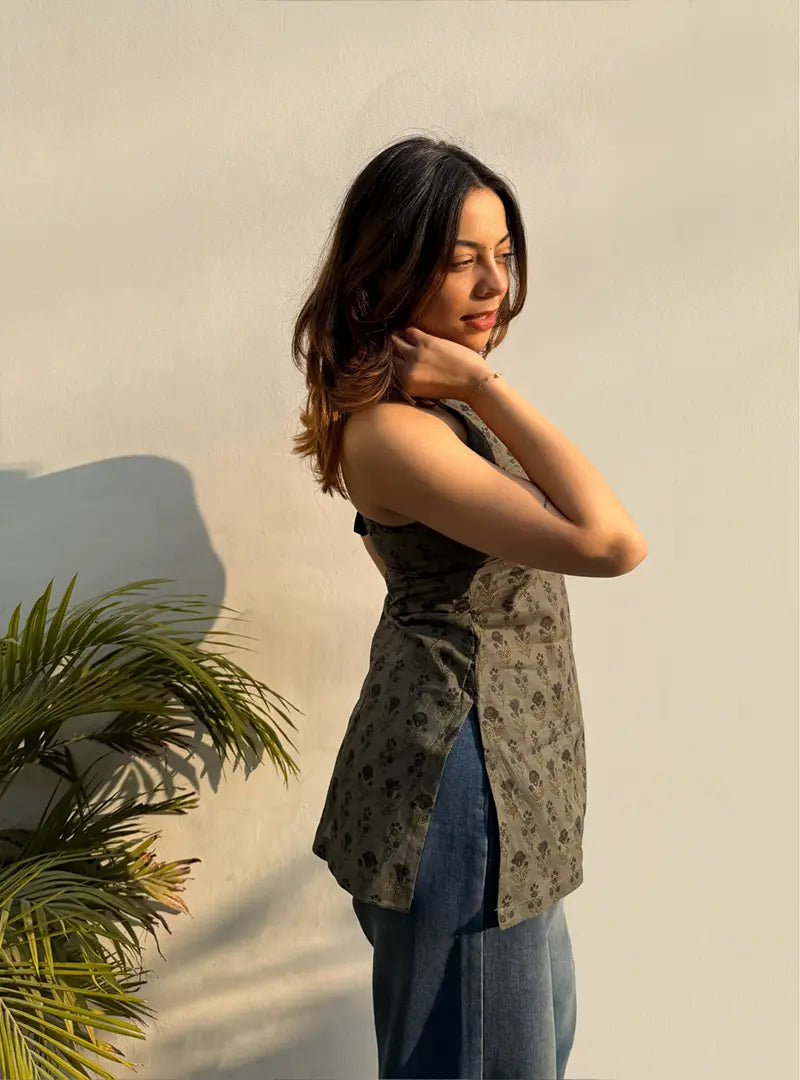 Classy Dust Printed  Halter Neck Sleevless Kurti