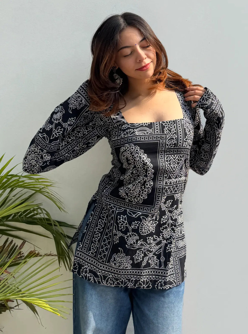 Beutiful Square Neck Full Sleevs kurti